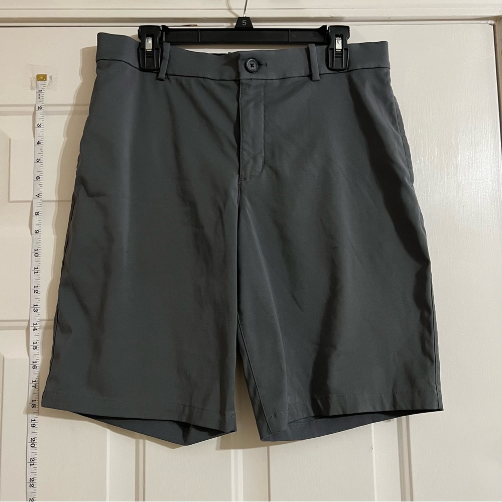 Men’s golf style Nike shorts